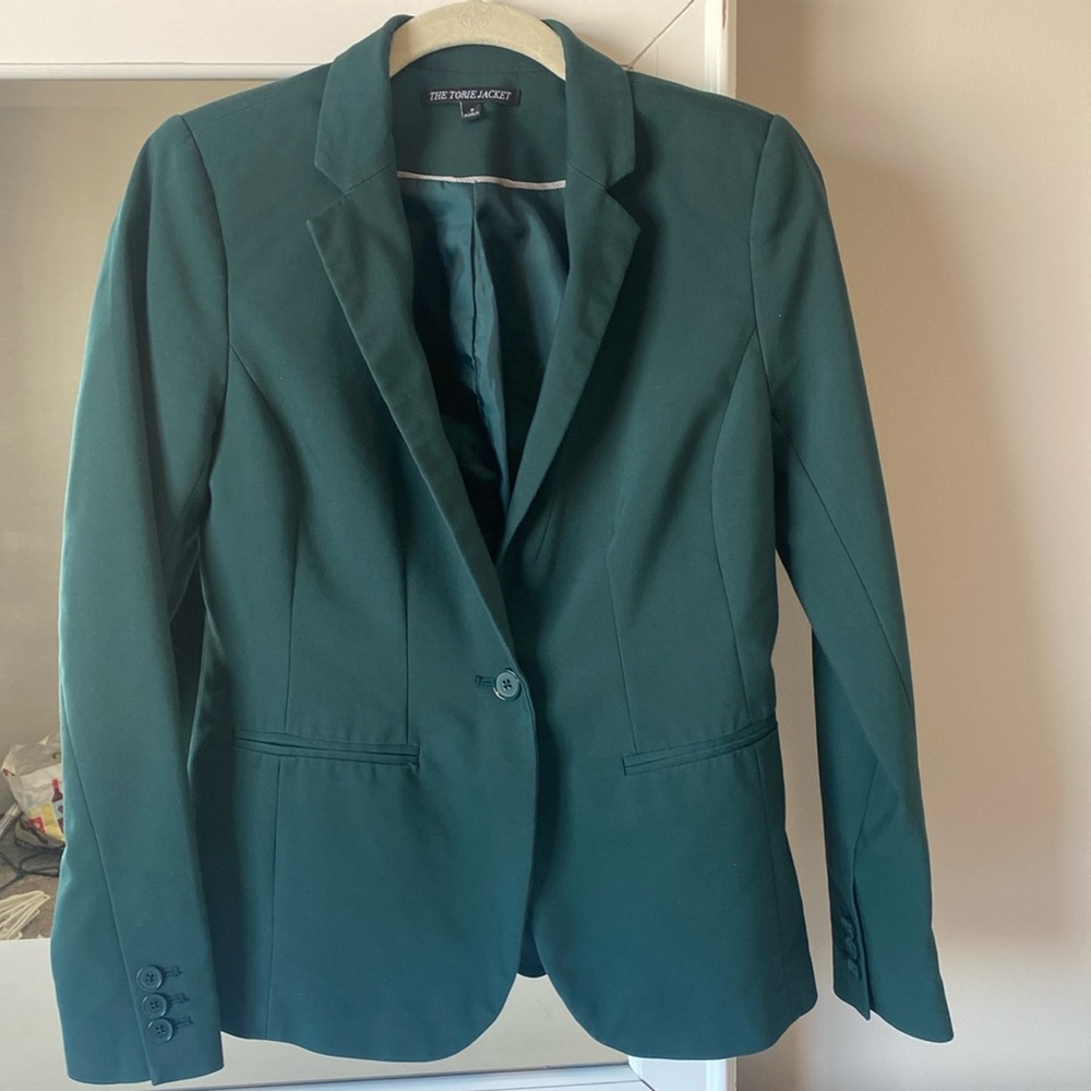 Women’s blazer Forest green in color. Size 2. Dry clean only